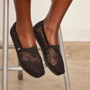 Toms Women's Black Lace Flats